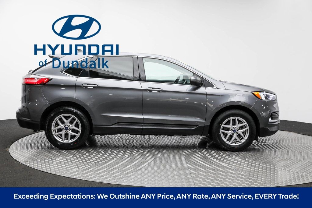 2022 Ford Edge SEL photo 2