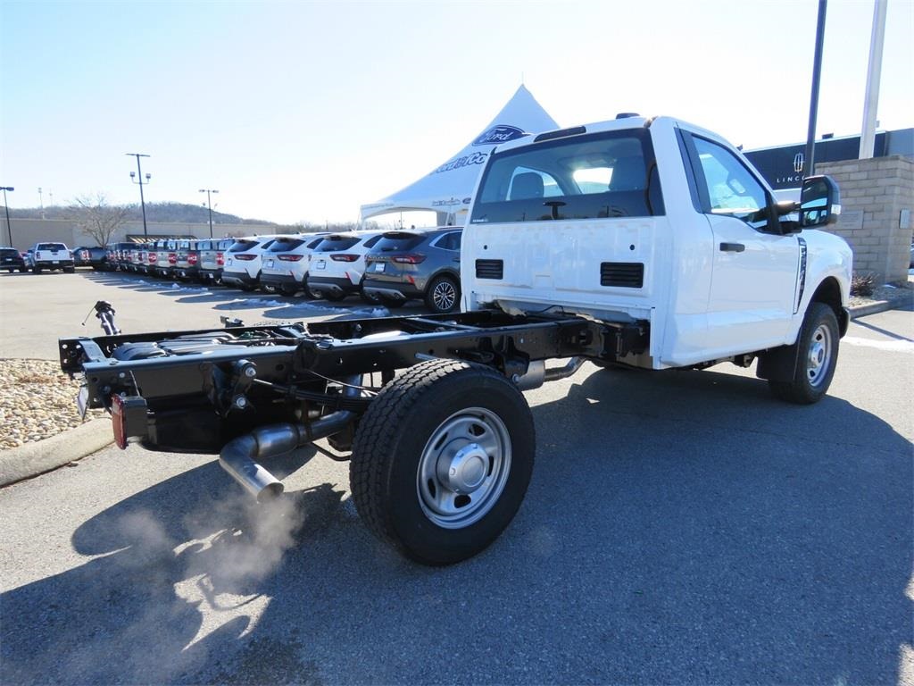 2025 Ford F-350 XL photo 4