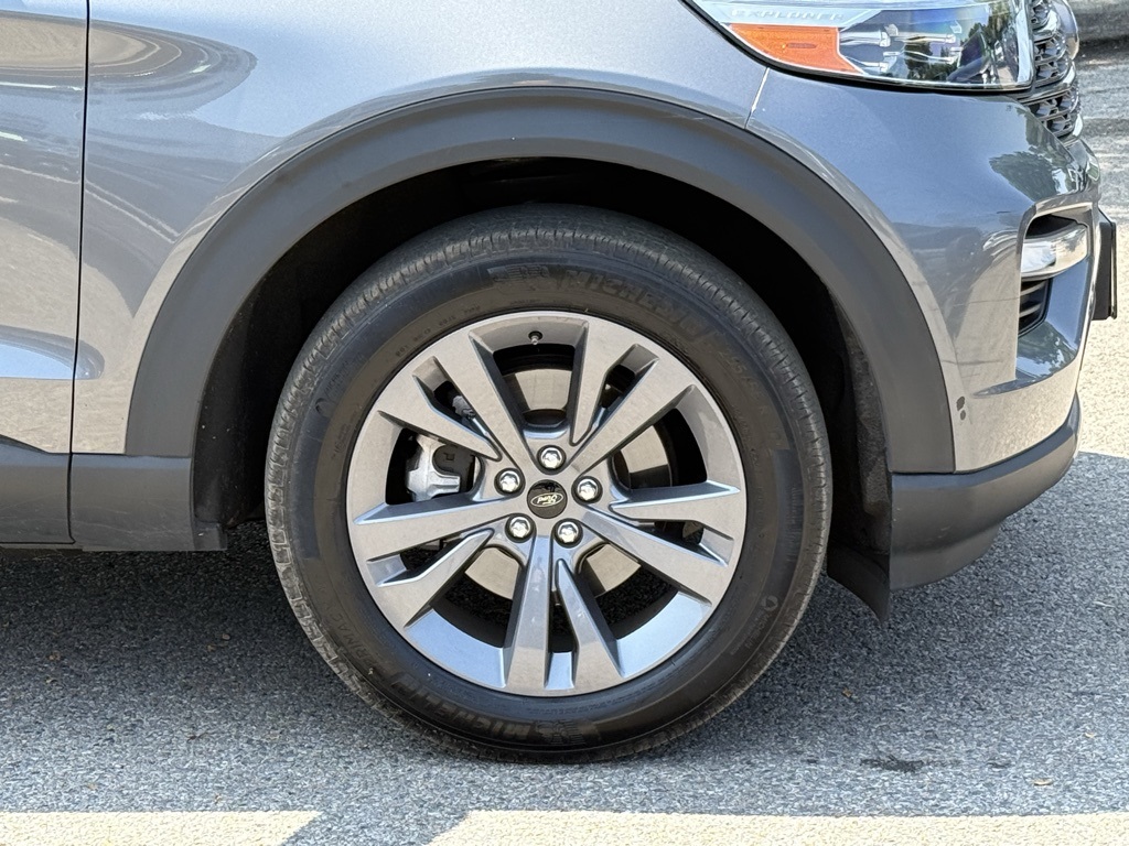 2023 Ford Explorer XLT photo 3