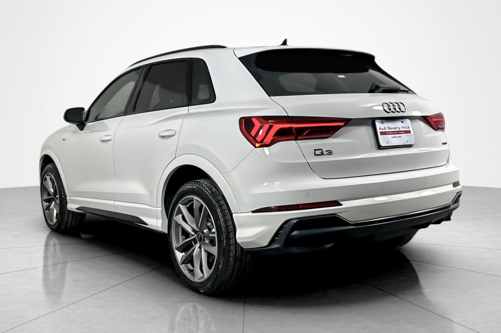 2022 Audi Q3 S line Premium 45 TFSI photo 2