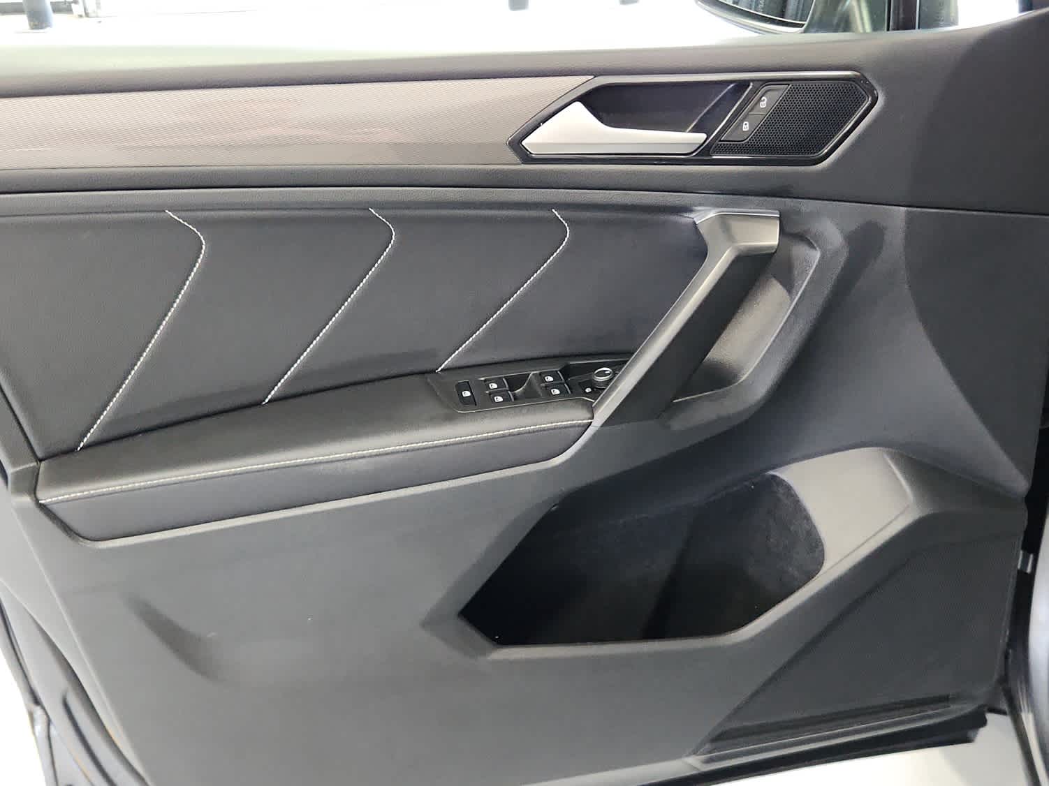 2022 Volkswagen Tiguan SE photo 8