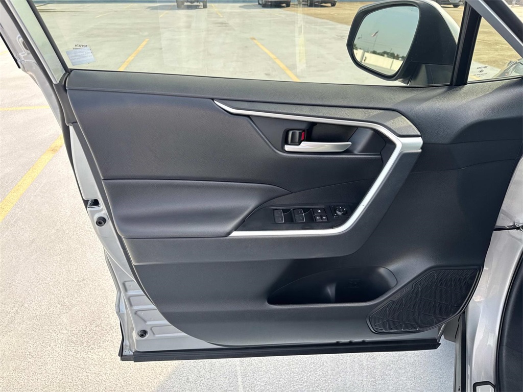 2024 Toyota RAV4 XLE photo 15