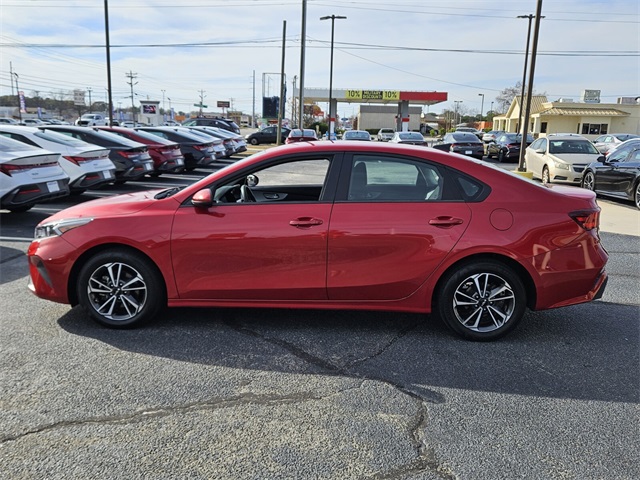 2024 Kia Forte LXS photo 4