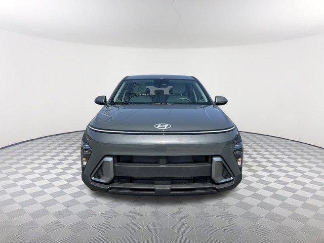 2026 Hyundai Kona SE photo 2