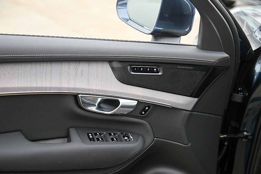 2026 VOLVO XC90 - Image 10