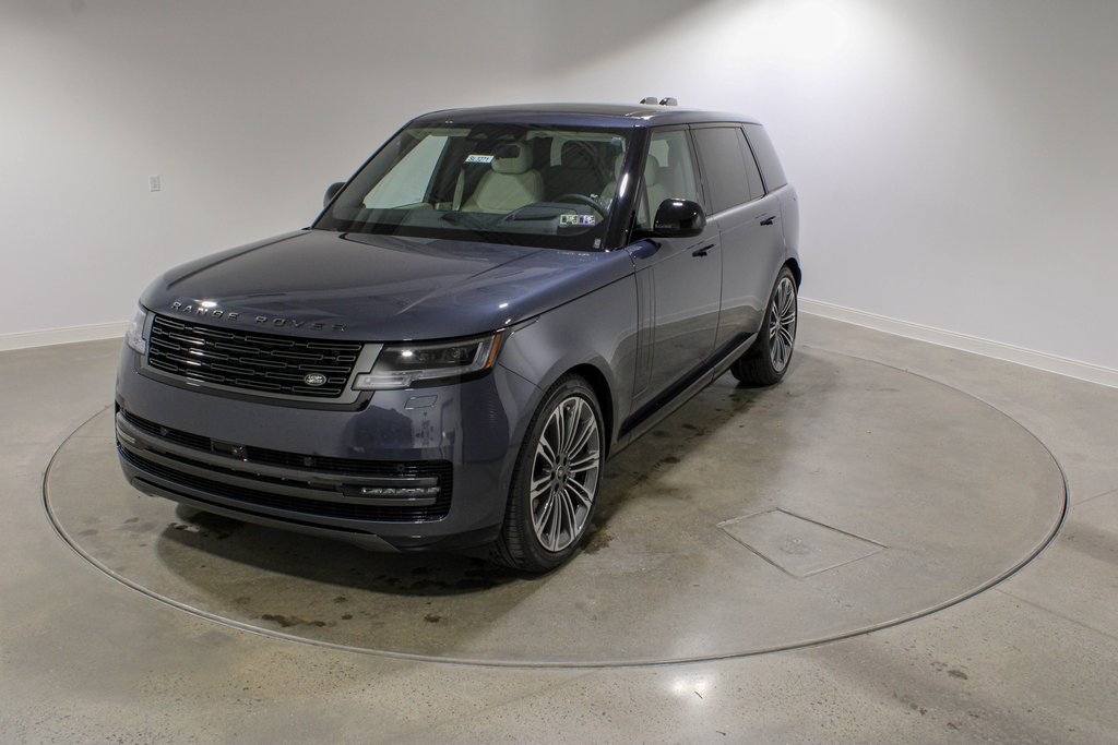 2025 Land Rover Range Rover SE's photo