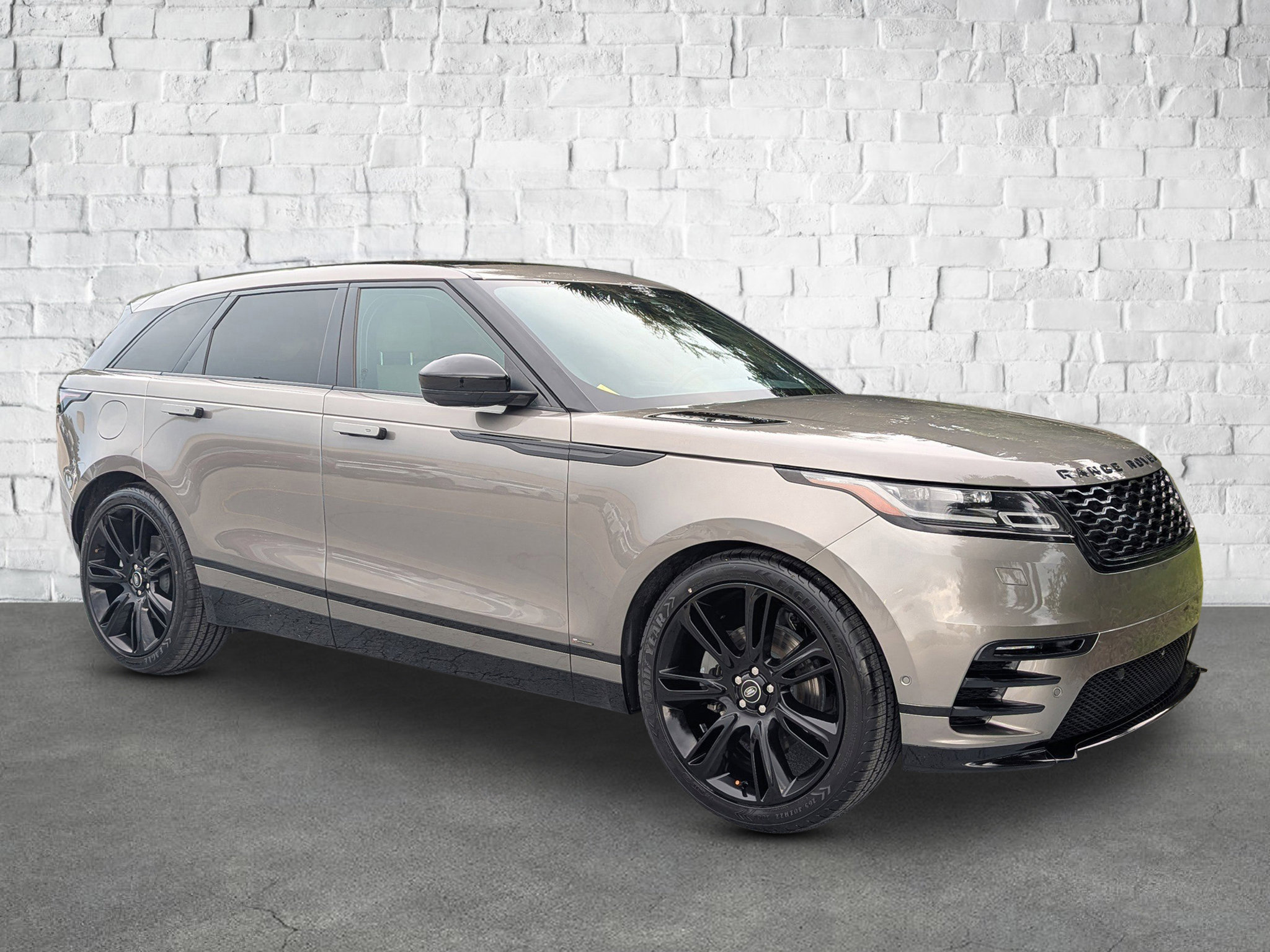 2021 Land Rover Range Rover Velar R-Dynamic S photo 6
