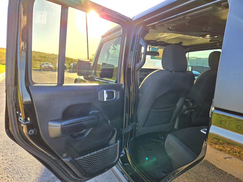 2021 Jeep Gladiator Sport photo 22