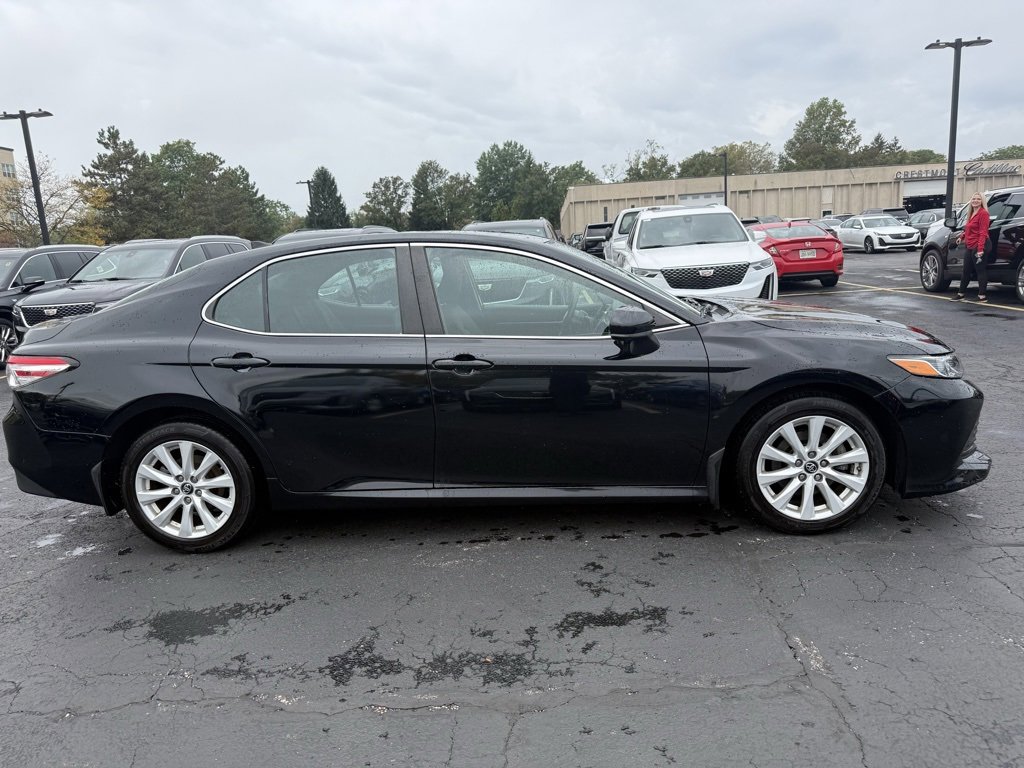2019 Toyota Camry LE photo 2