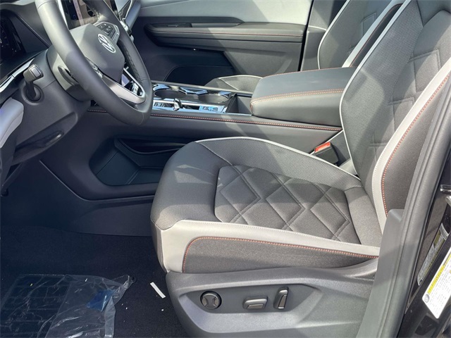 2025 Volkswagen Atlas Peak Edition SE photo 8