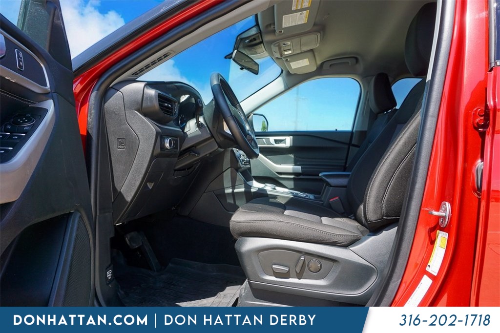 2023 Ford Explorer XLT photo 3
