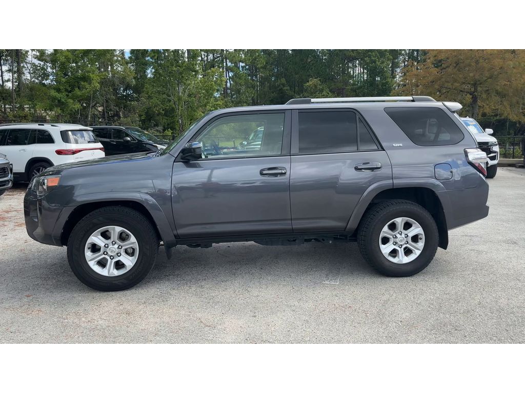 2021 Toyota 4Runner SR5 photo 3