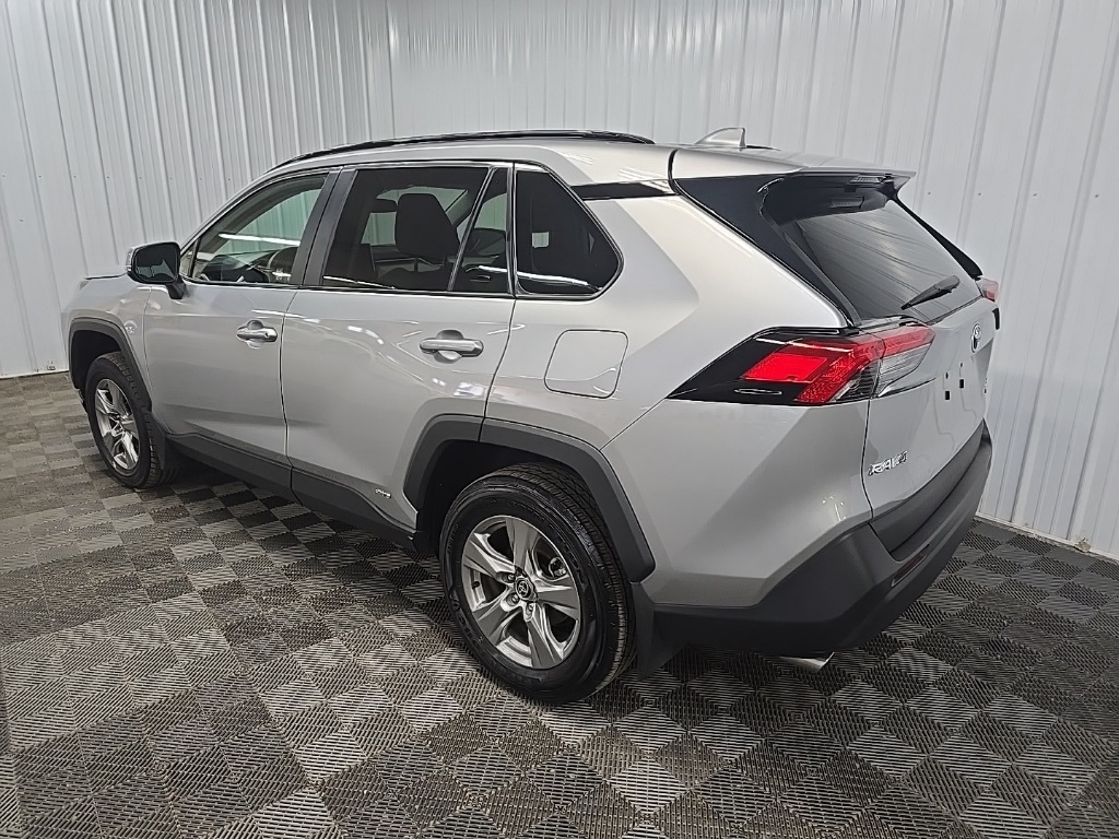 2024 Toyota RAV4 Hybrid XLE photo 9