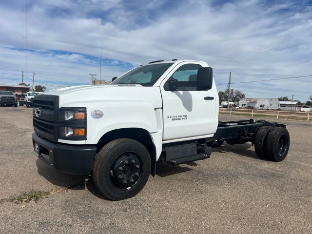 2024 Chevrolet Silverado 4500 Medium Duty Chassis Cab Work Truck's photo