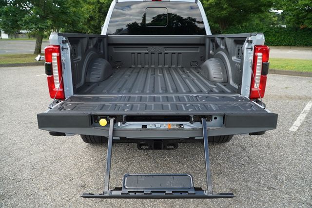 2025 Ford F-250 Lariat photo 31