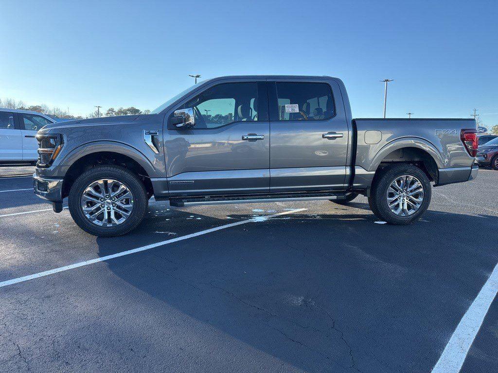 2025 Ford F-150 XLT photo 2