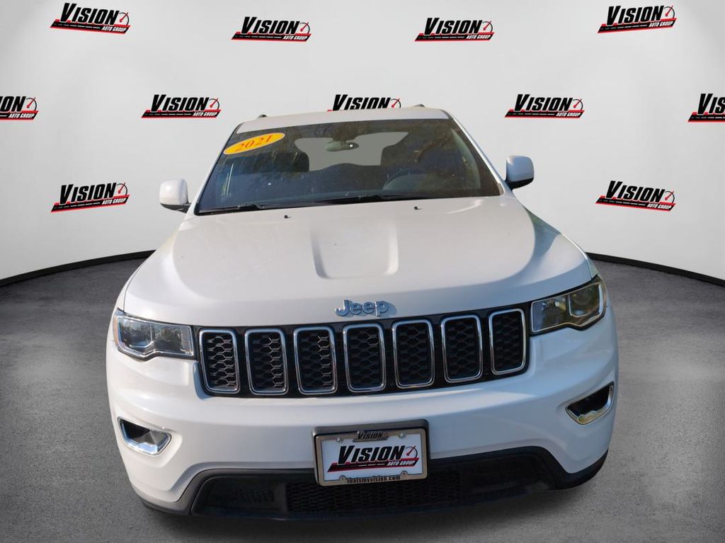 2021 Jeep Grand Cherokee Laredo X photo 2