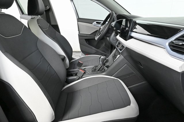 2025 Volkswagen Taos SE photo 21