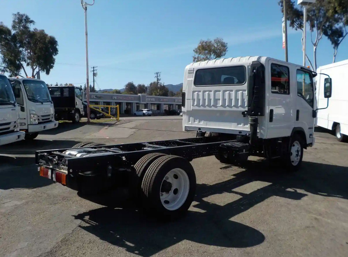 2024 Isuzu NQR photo 4