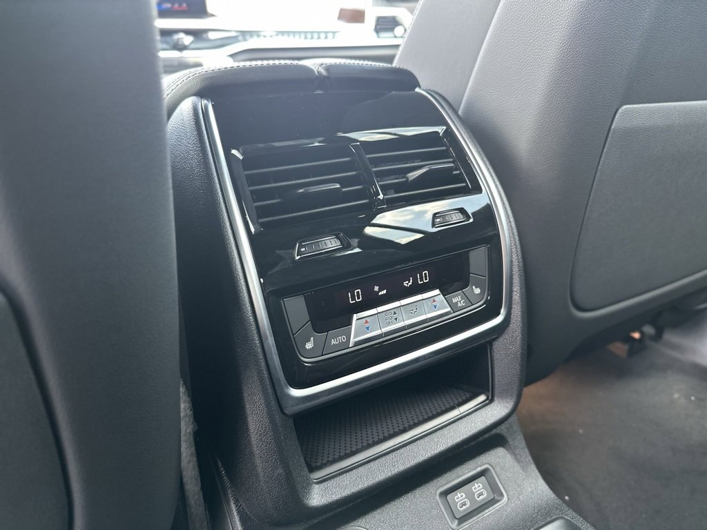 New 2026 Carbon Black Metallic BMW xDrive40i image 24