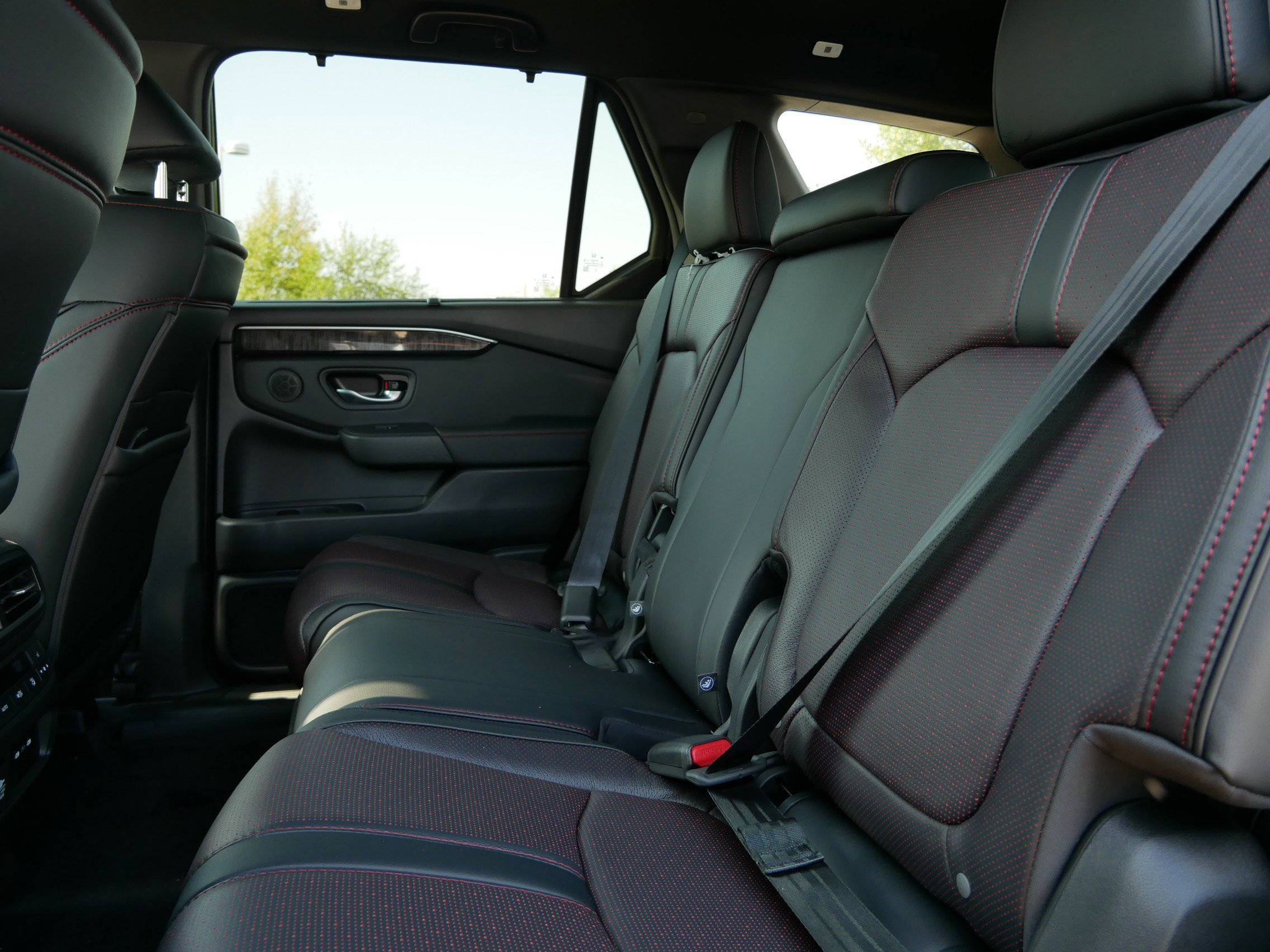 2025 Honda Pilot Black Edition photo 11