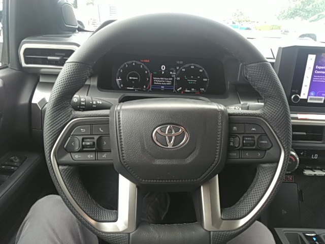 2025 Toyota Tacoma Off-Road TRD photo 8