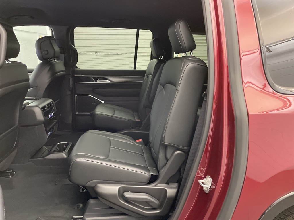 2025 Jeep Wagoneer L Series II photo 12