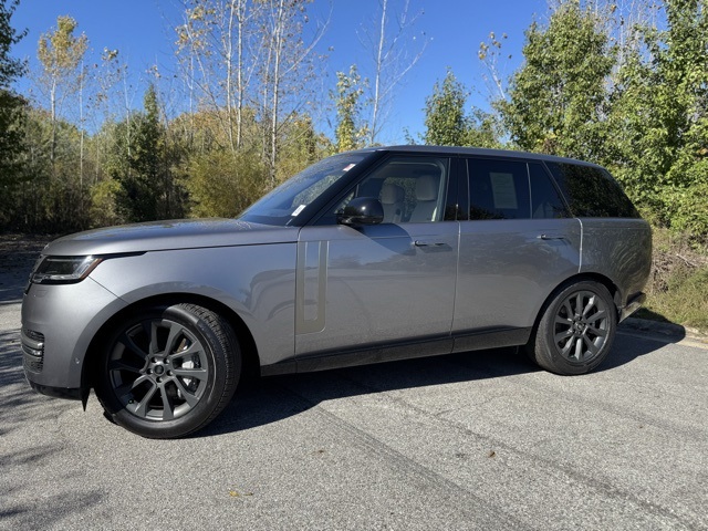 2023 Land Rover Range Rover SE's photo