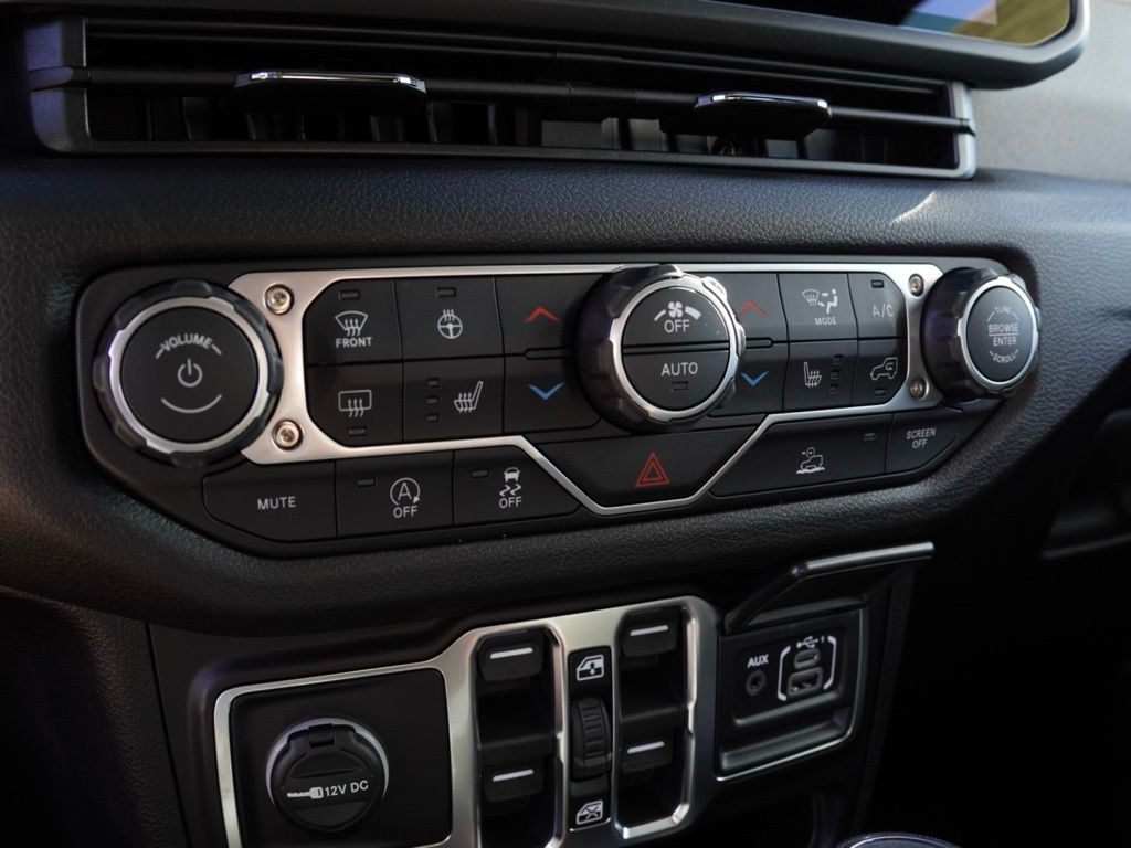 New 2026 Granite Crystal Metallic Clear-Coat Exterior Paint Jeep 4-Door Sport S image 15