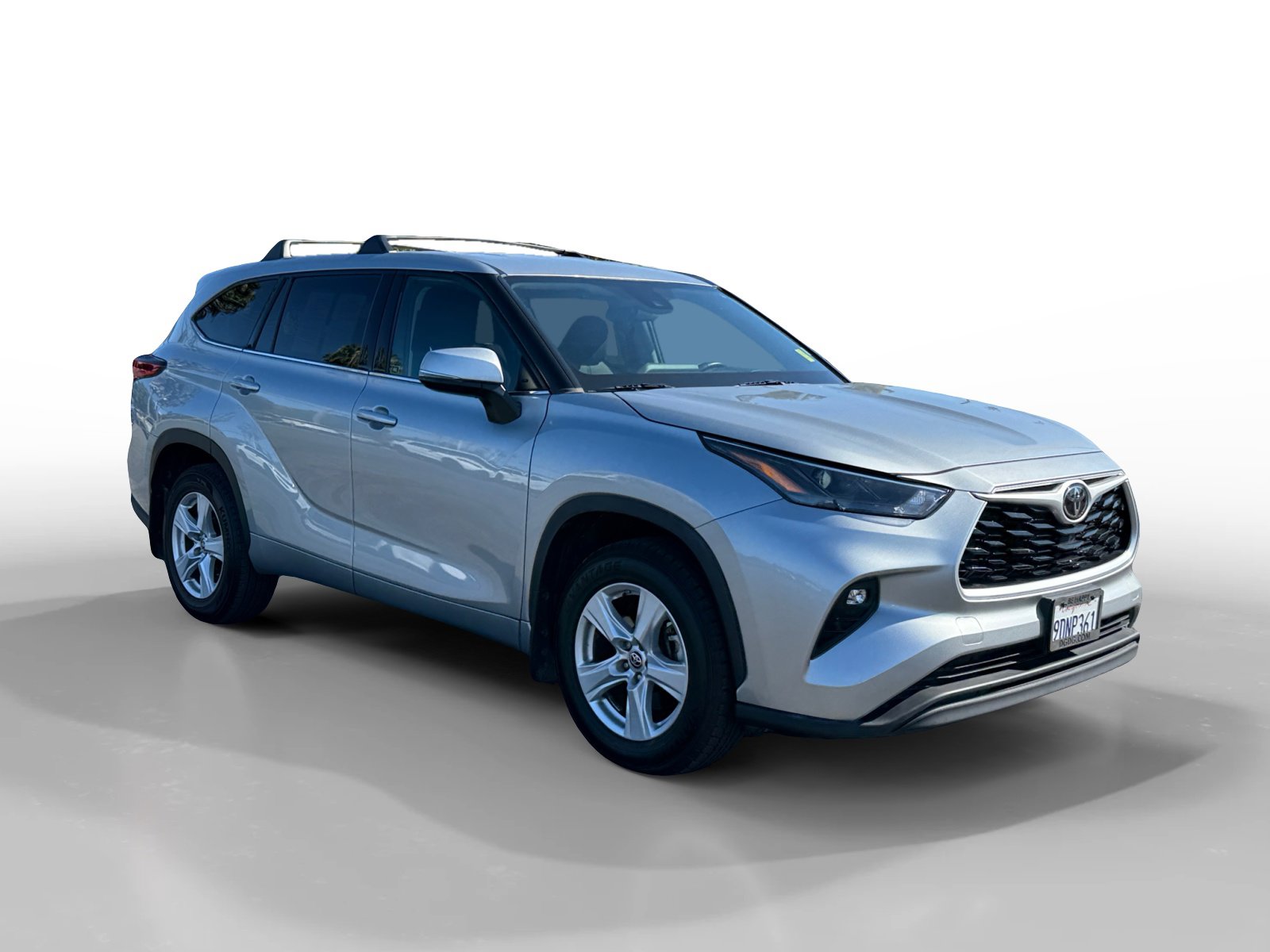 2022 Toyota Highlander LE photo 7