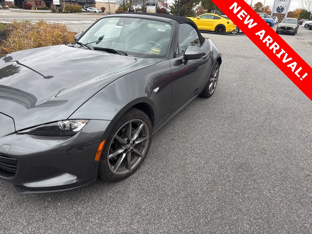 2021 Mazda MX-5 Miata Miata Grand Touring photo 2