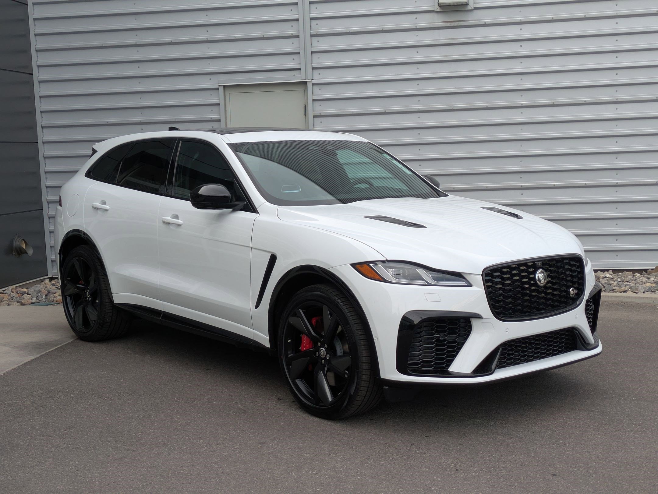 2026 Jaguar F-PACE SVR photo 7