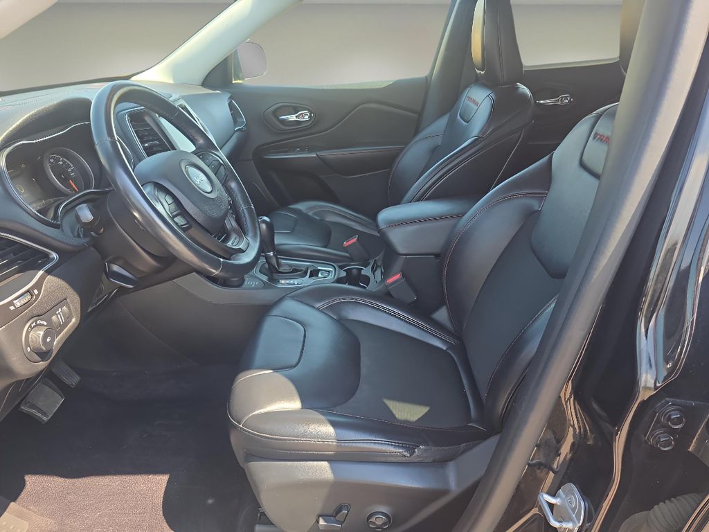 2019 Jeep Cherokee Trailhawk photo 9