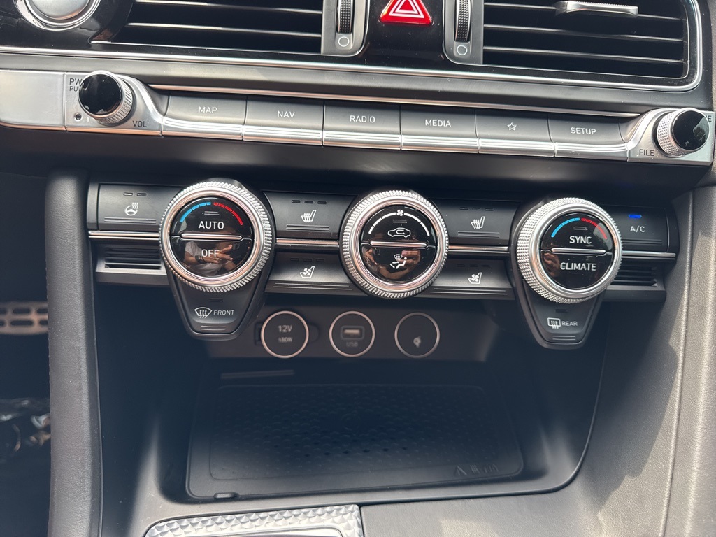 2022 Genesis G70 3.3T photo 22