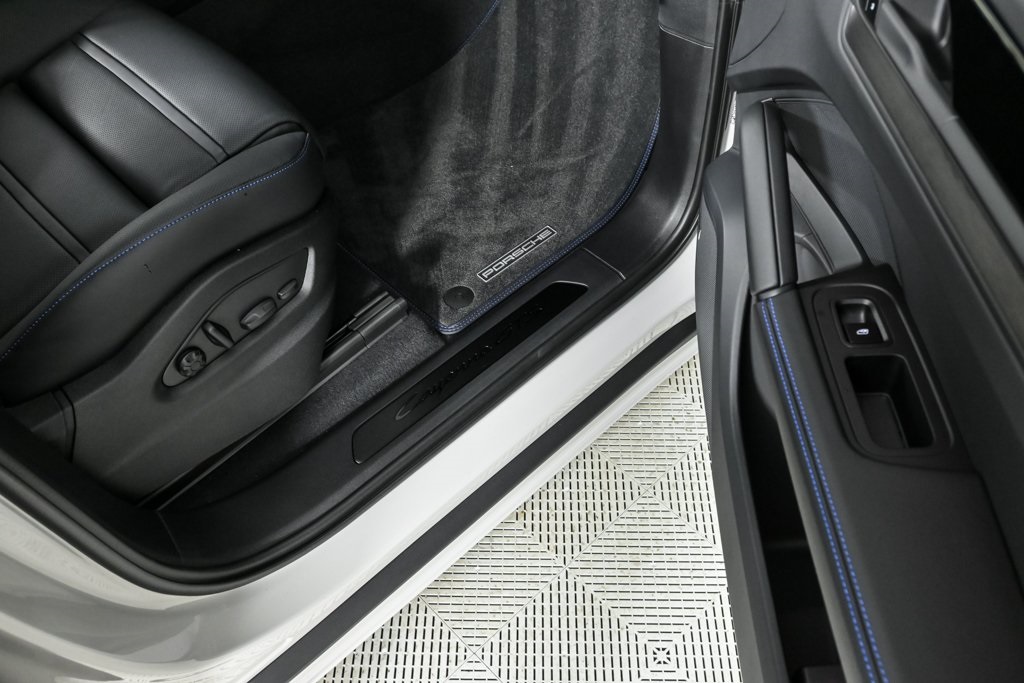 2025 Porsche Cayenne GTS photo 22