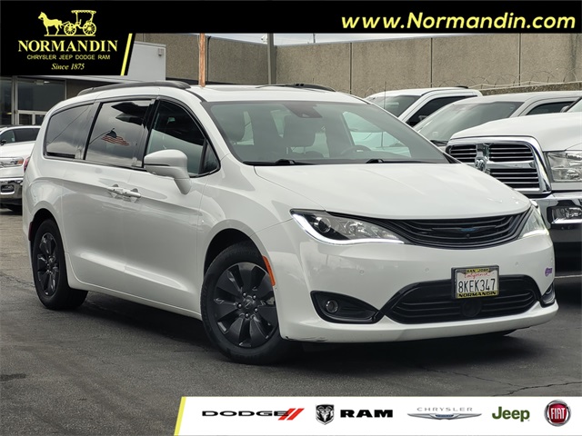 2019 Chrysler Pacifica Hybrid Limited's photo