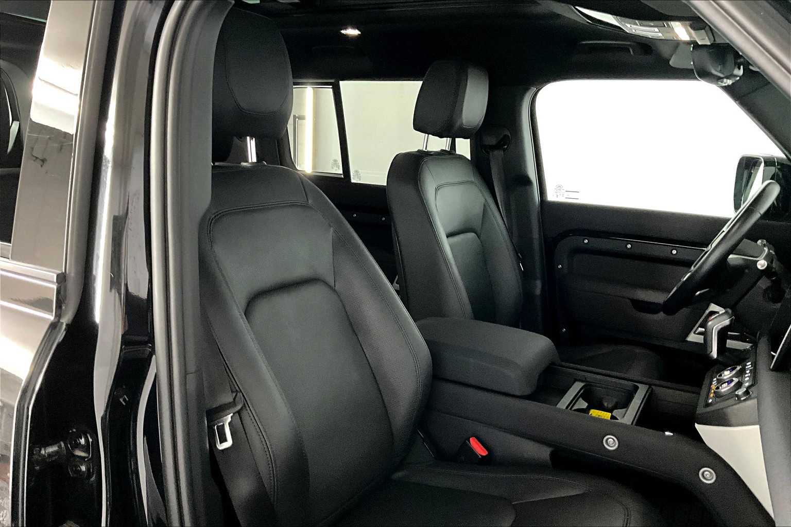 2023 Land Rover Defender SE photo 7