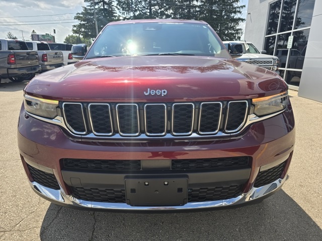 2023 Jeep Grand Cherokee Limited photo 3