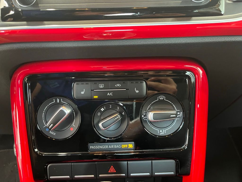 2018 Volkswagen Beetle S photo 14
