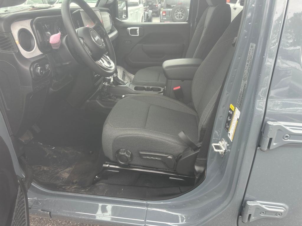 2025 Jeep Wrangler Sport photo 4