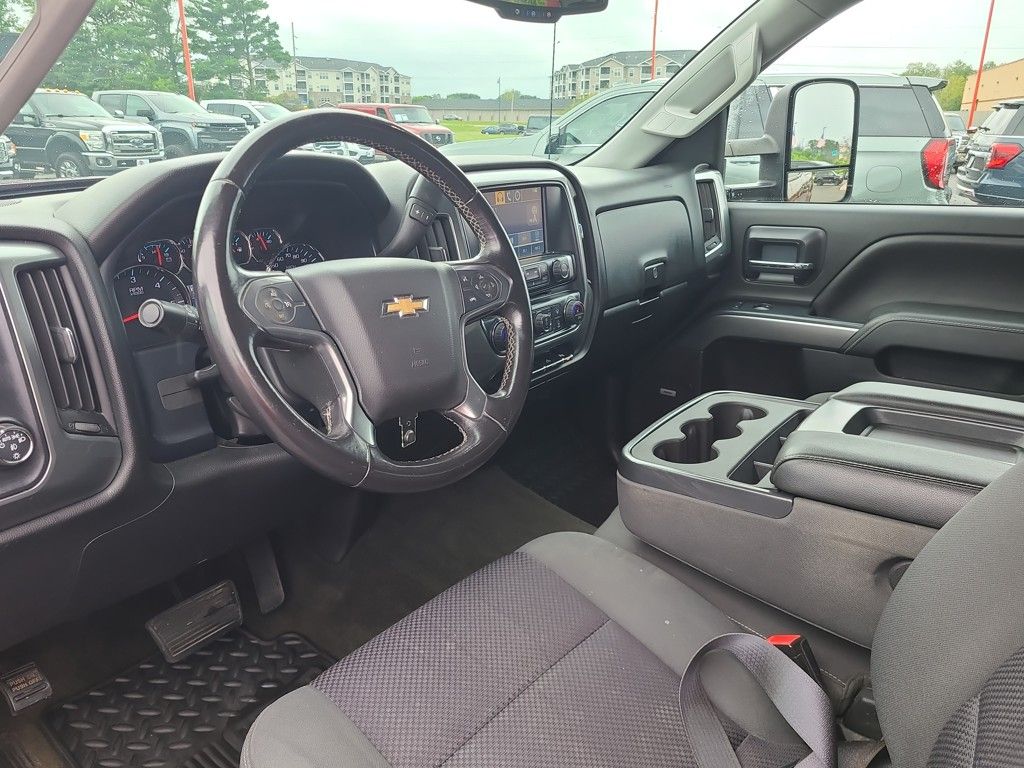 2015 Chevrolet Silverado 2500HD LT photo 16