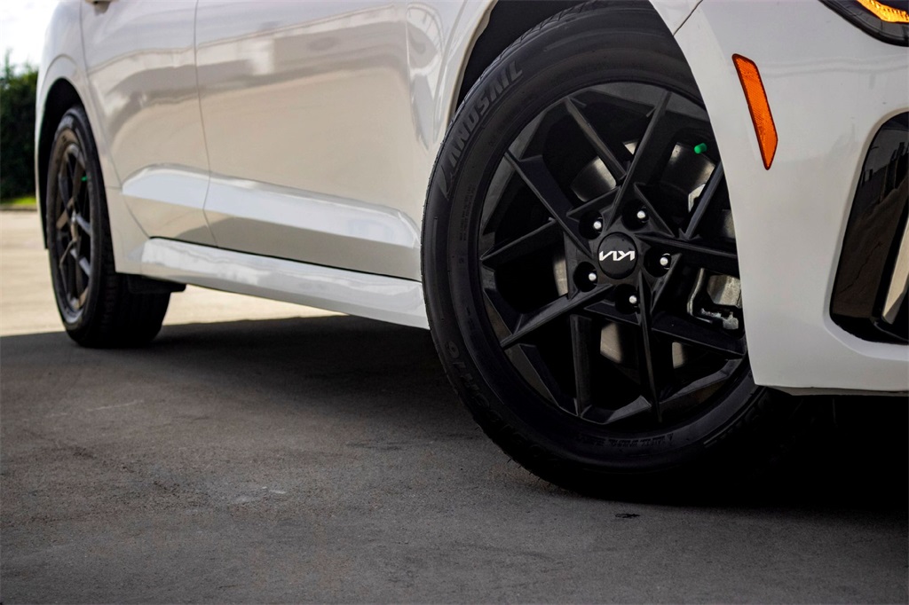 2025 Kia K5 LXS photo 2