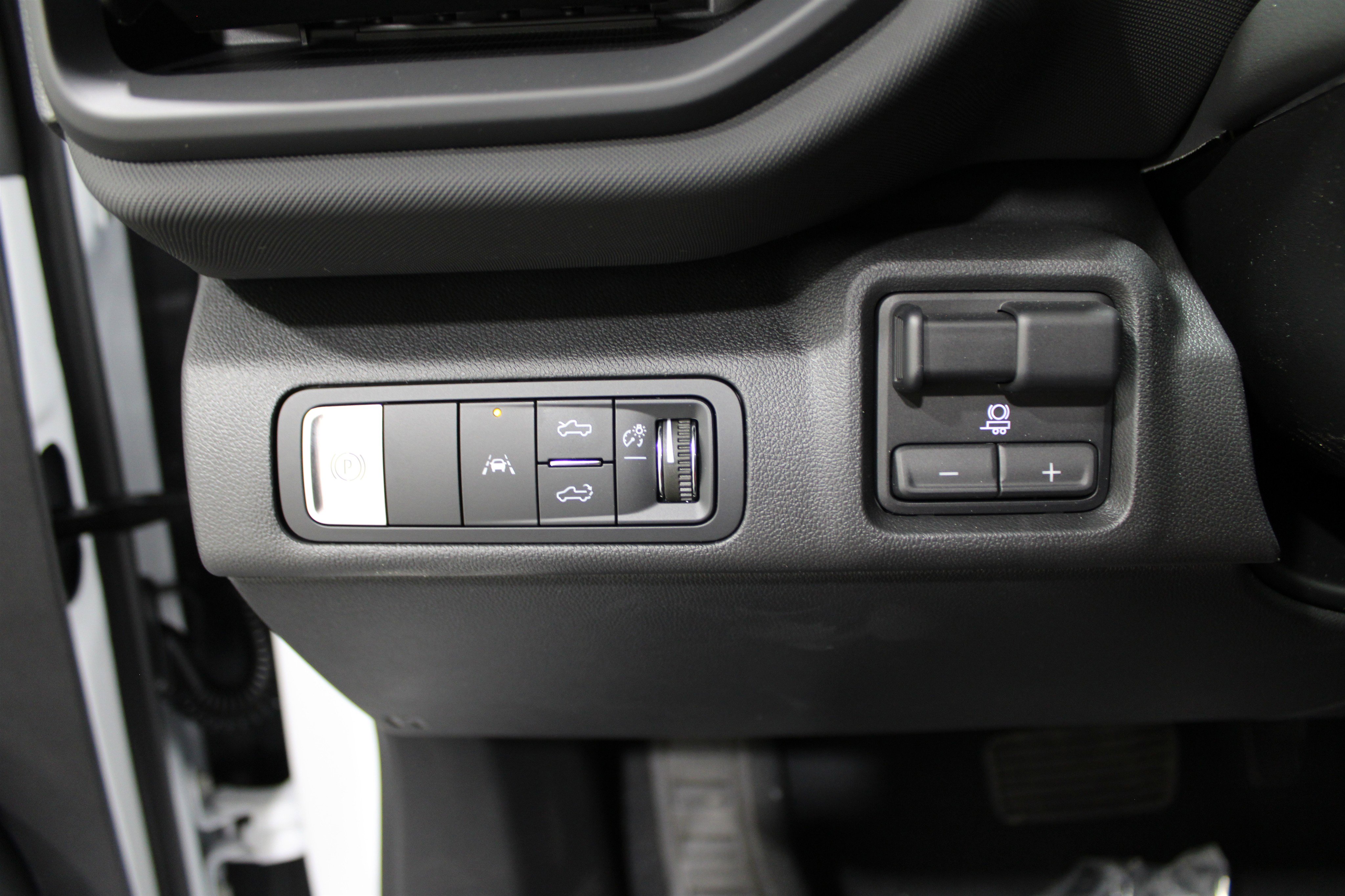 2025 Chevrolet Silverado EV LT photo 6