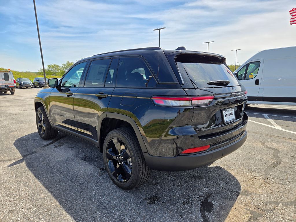 2025 Jeep Grand Cherokee Limited photo 4