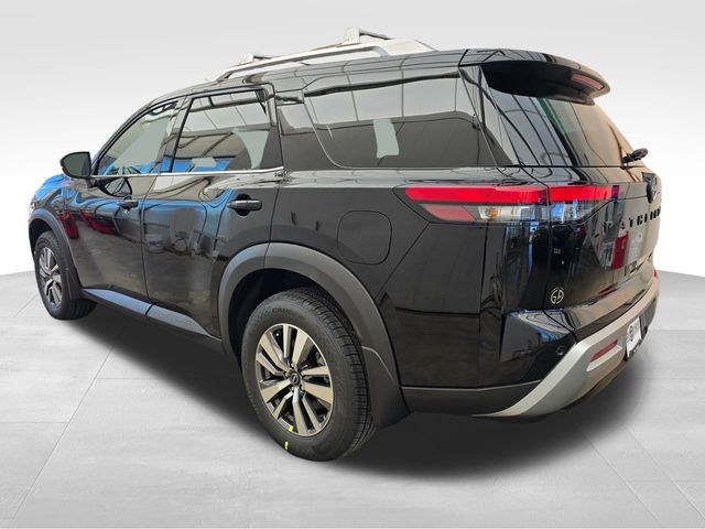 2025 Nissan Pathfinder SL photo 3