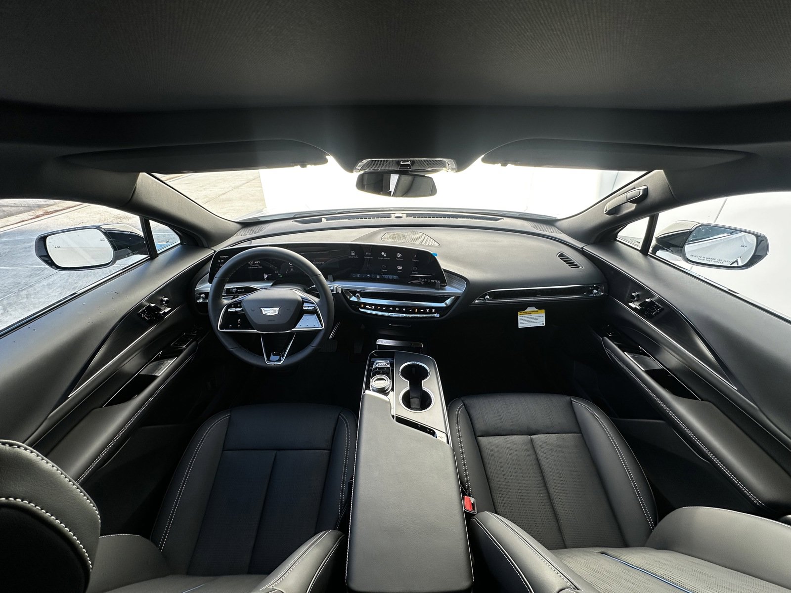 2025 Cadillac Lyriq Luxury photo 18