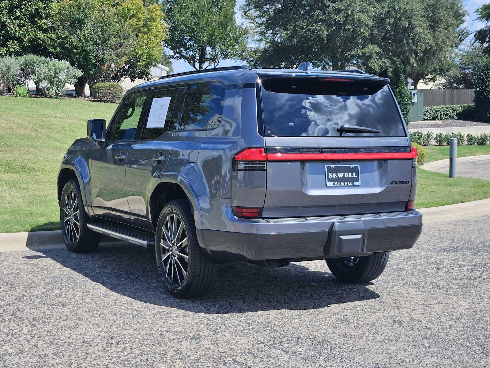 2025 Lexus GX 550 Luxury photo 3