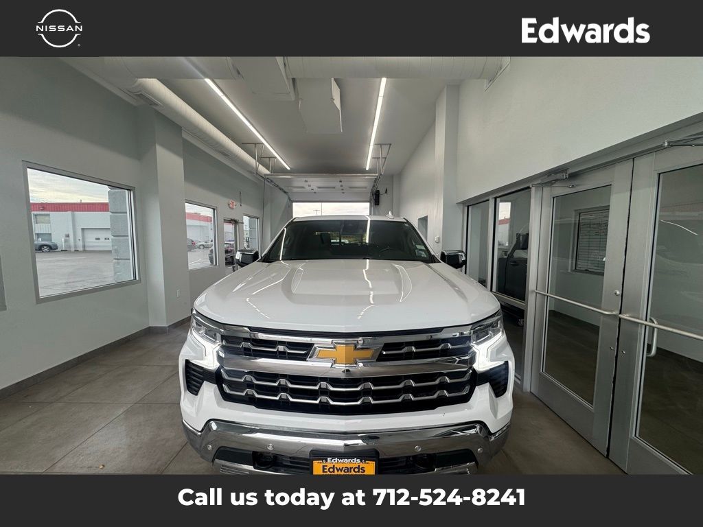 2023 Chevrolet Silverado 1500 LTZ photo 3