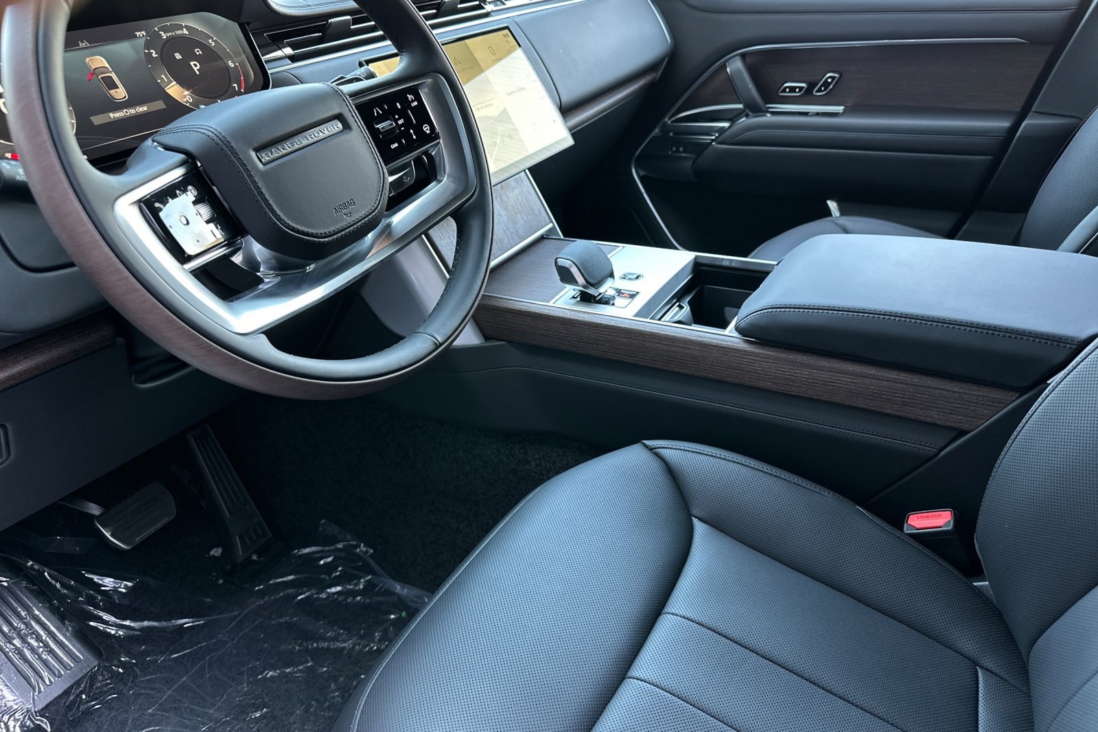 2025 Land Rover Range Rover SE photo 8
