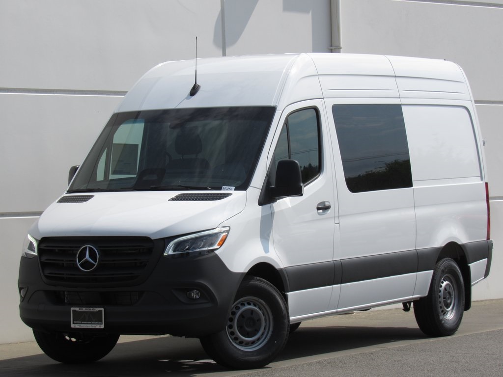 2025 Mercedes-Benz Sprinter Crew Van Base's photo